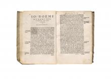 Mores, leges, et ritus omnium gentium.LM-99